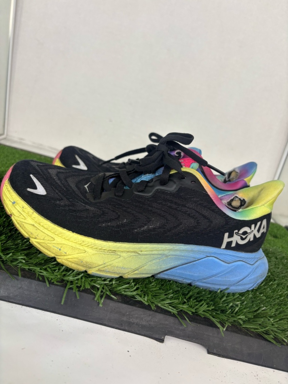 Hoka One One Sneakers Womens 5b Arahi 6 1123195 Black Running Shoes Ripped